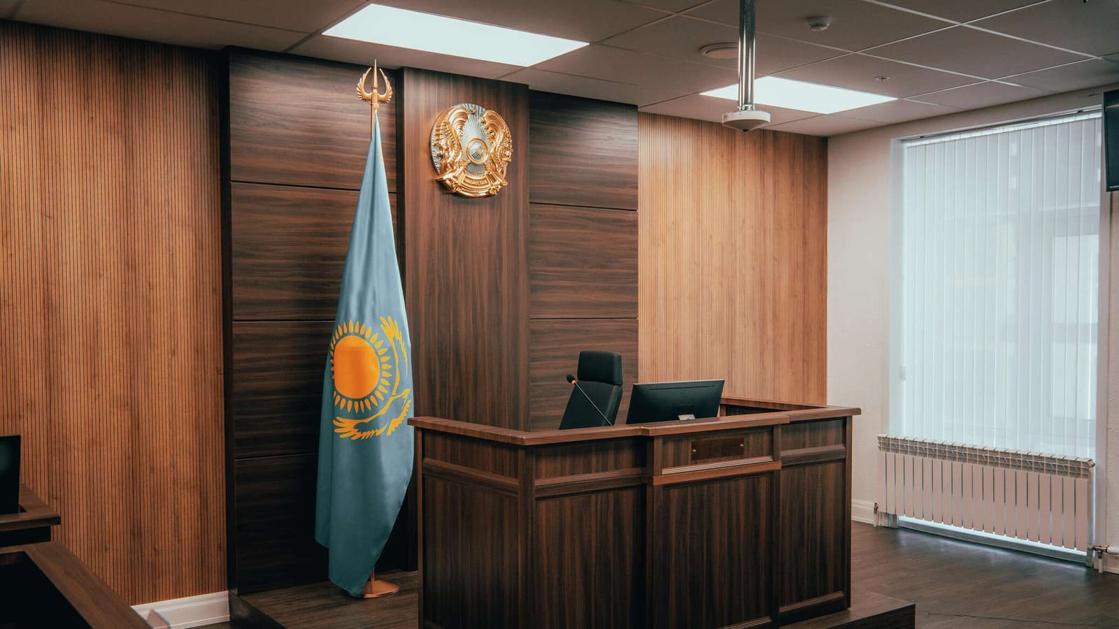 Суд в Алматы лишил адвоката лицензии по иску Министерства юстиции