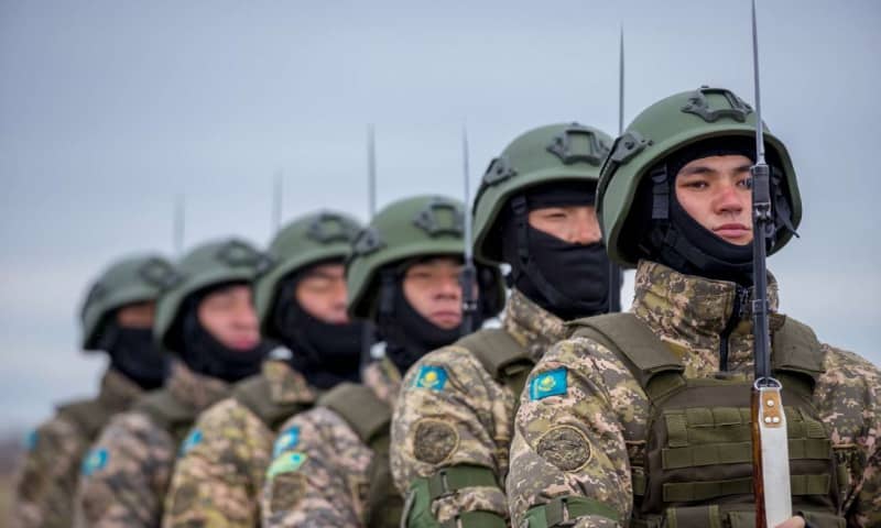 «Мыңбасы, жүзбасы»: белгілі ұстаз жауынгерлердің рухын көтеретін әдіс ұсынды