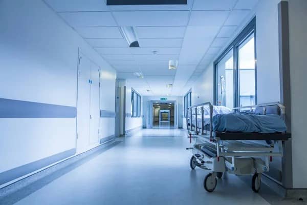В больнице Жанаозена врач погиб после ножевого нападения