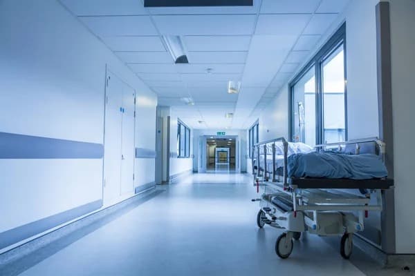 В больнице Жанаозена врач погиб после ножевого нападения