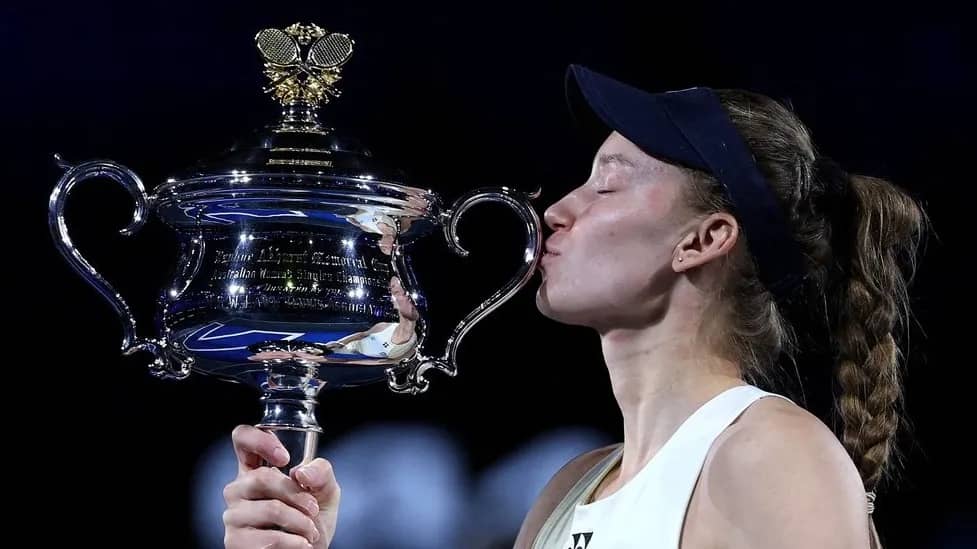 Рыбакина обыграла первую ракетку мира и стала чемпионкой Australian Open