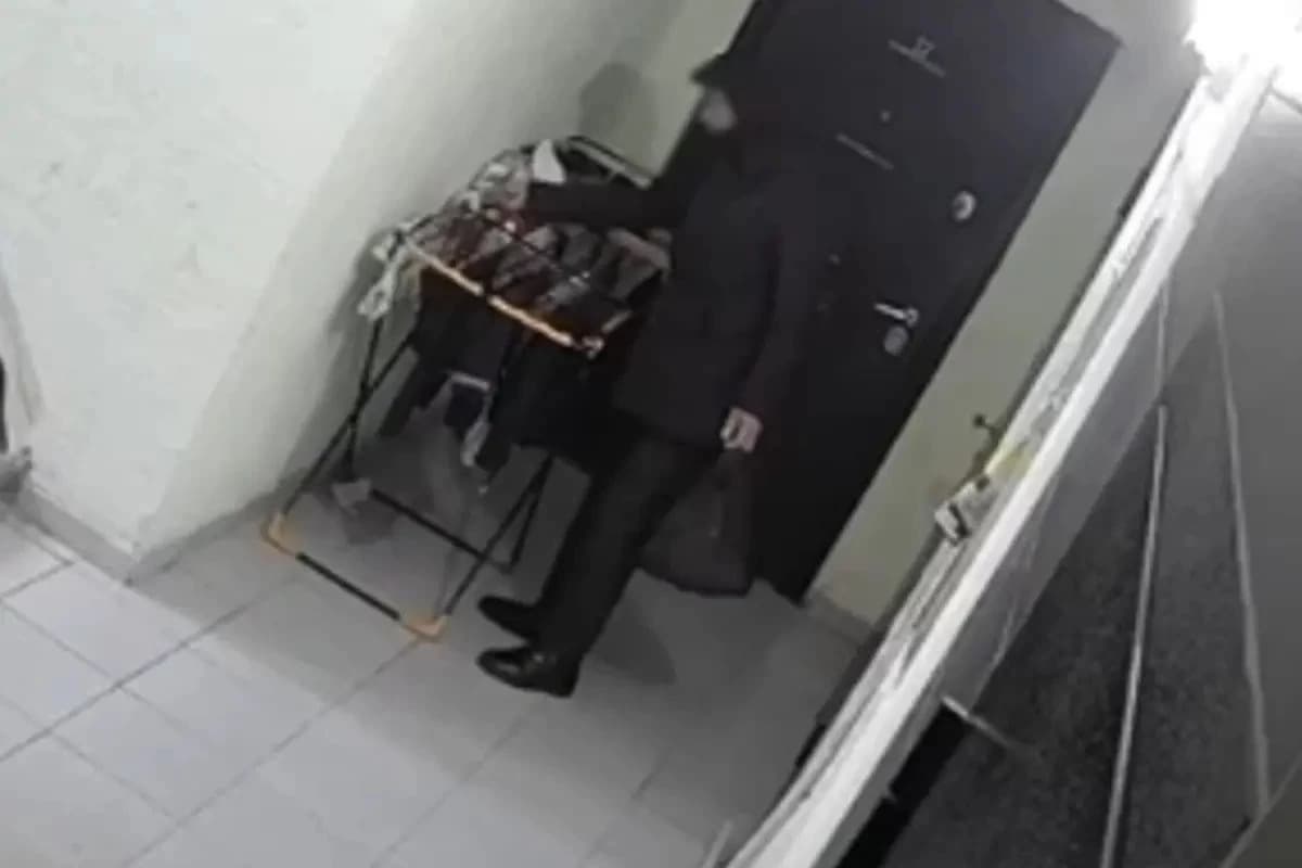 Ақтауда ер адам кіреберісте ілулі тұрған әйелдің ішкиімін ұрлап кеткен