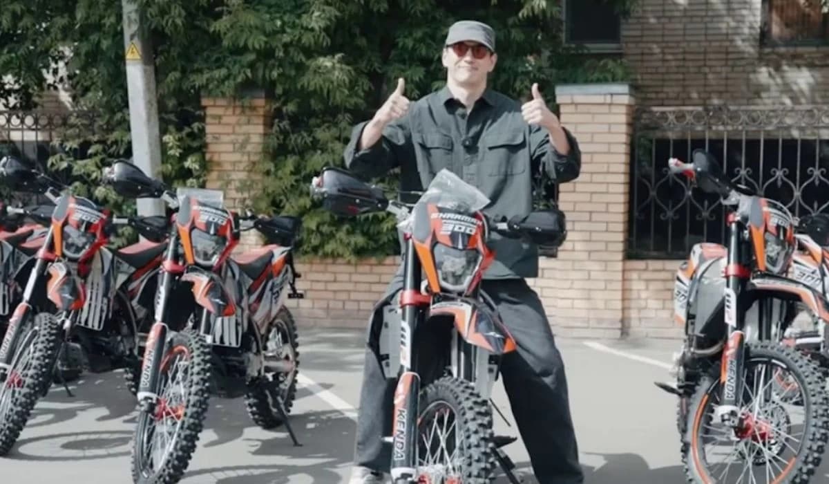 Желіде Нұрлан Сабыровтың Ресей жауынгерлеріне көмектескен видеосы қызу талқыға түсті