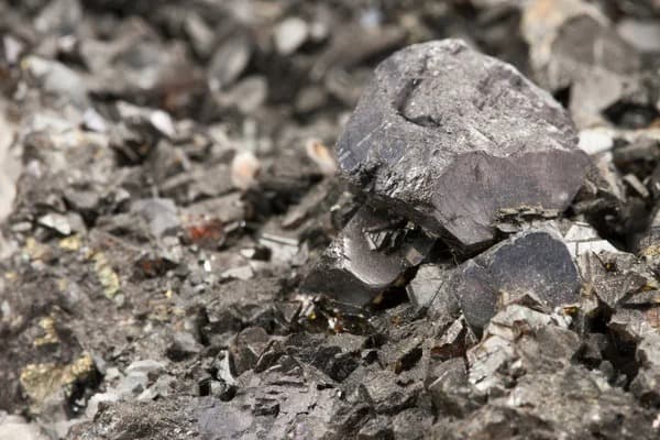 В Карагандинской области руду тайно вывозили за границу: расследование прокуратуры завершено