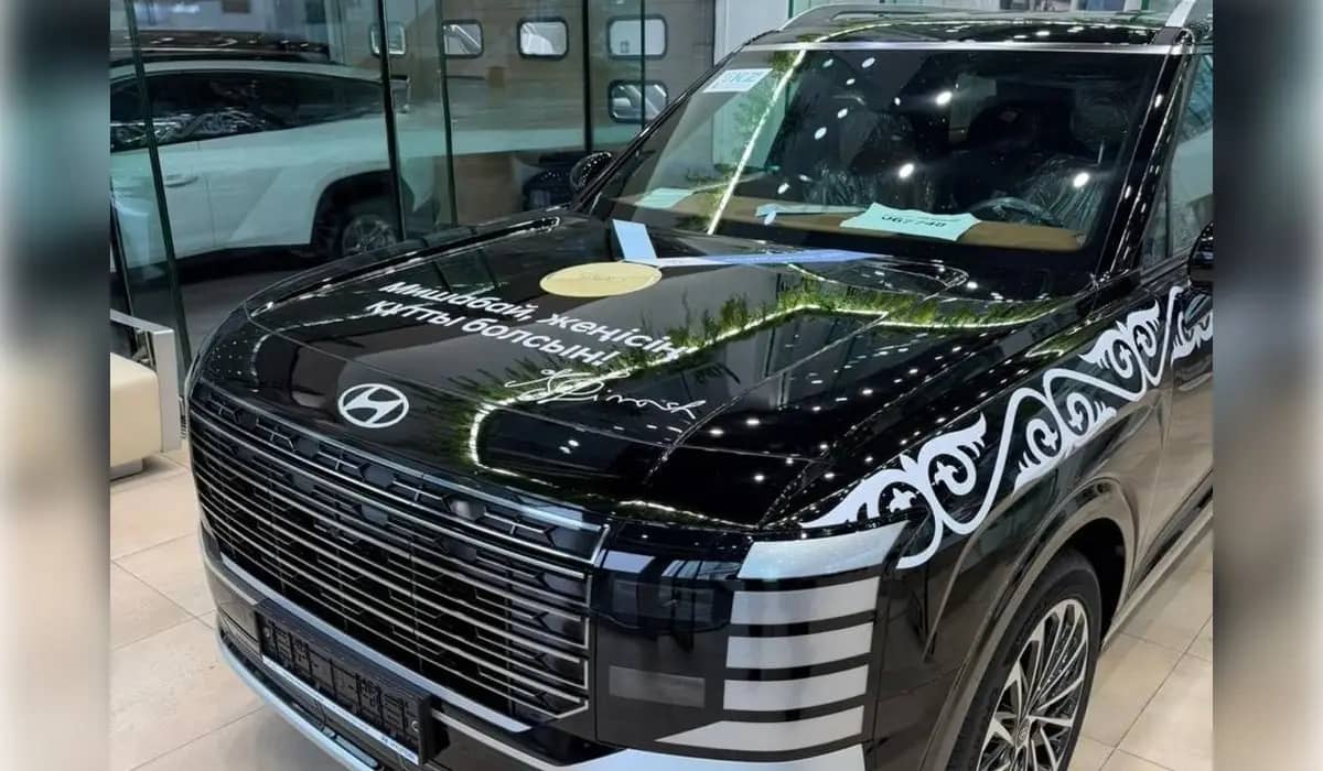 Димаш Кудайбергенов подарил автомобиль олимпийскому чемпиону Михаилу Шайдорову