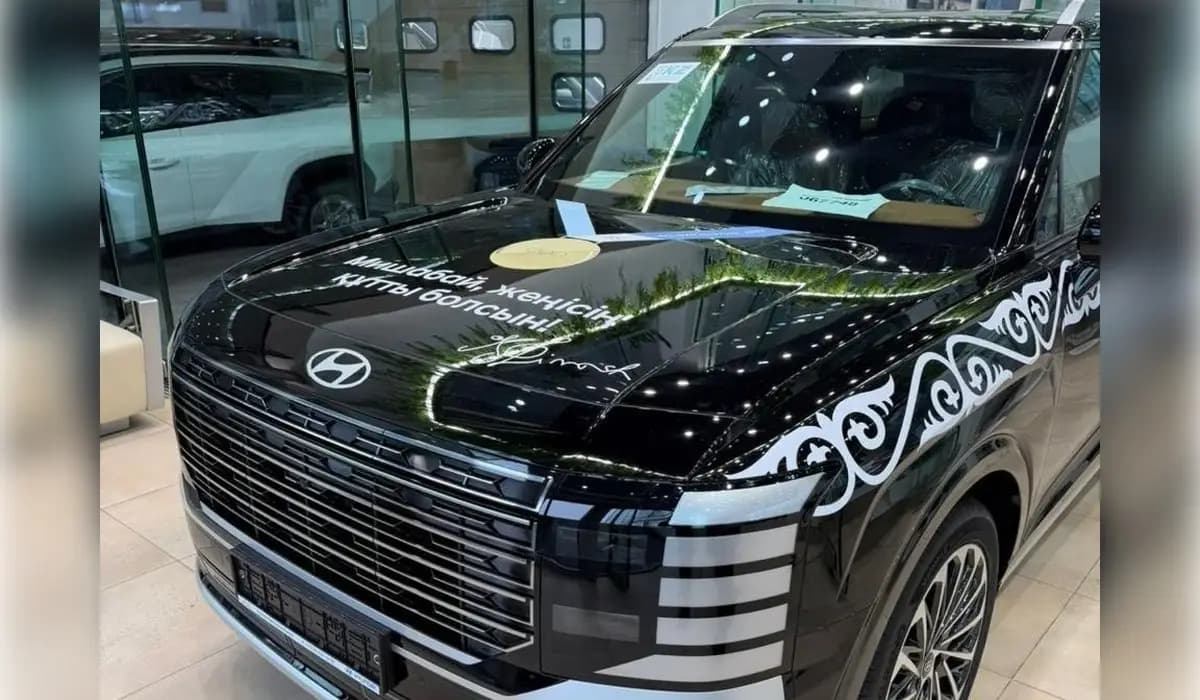 Димаш Кудайбергенов подарил автомобиль олимпийскому чемпиону Михаилу Шайдорову
