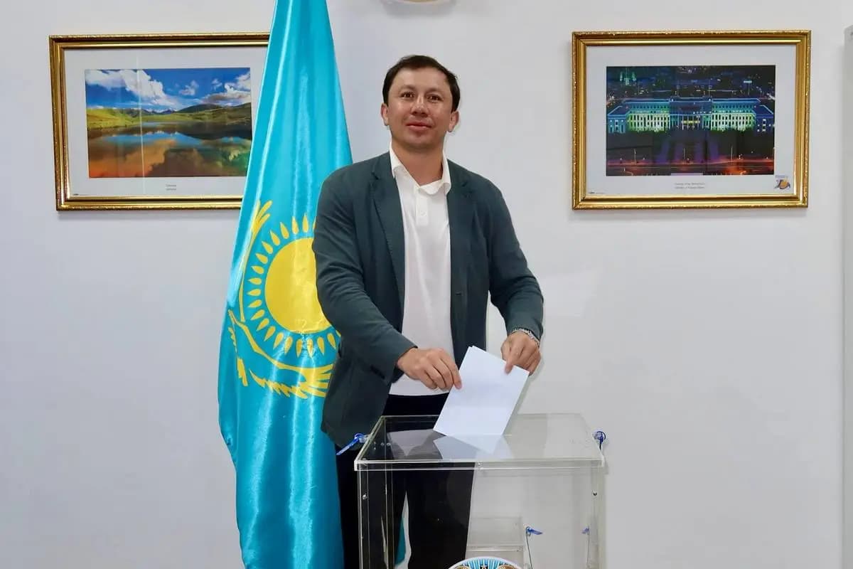 Геннадий Головкин проголосовал в Бангкоке на референдуме по новой Конституции Казахстан