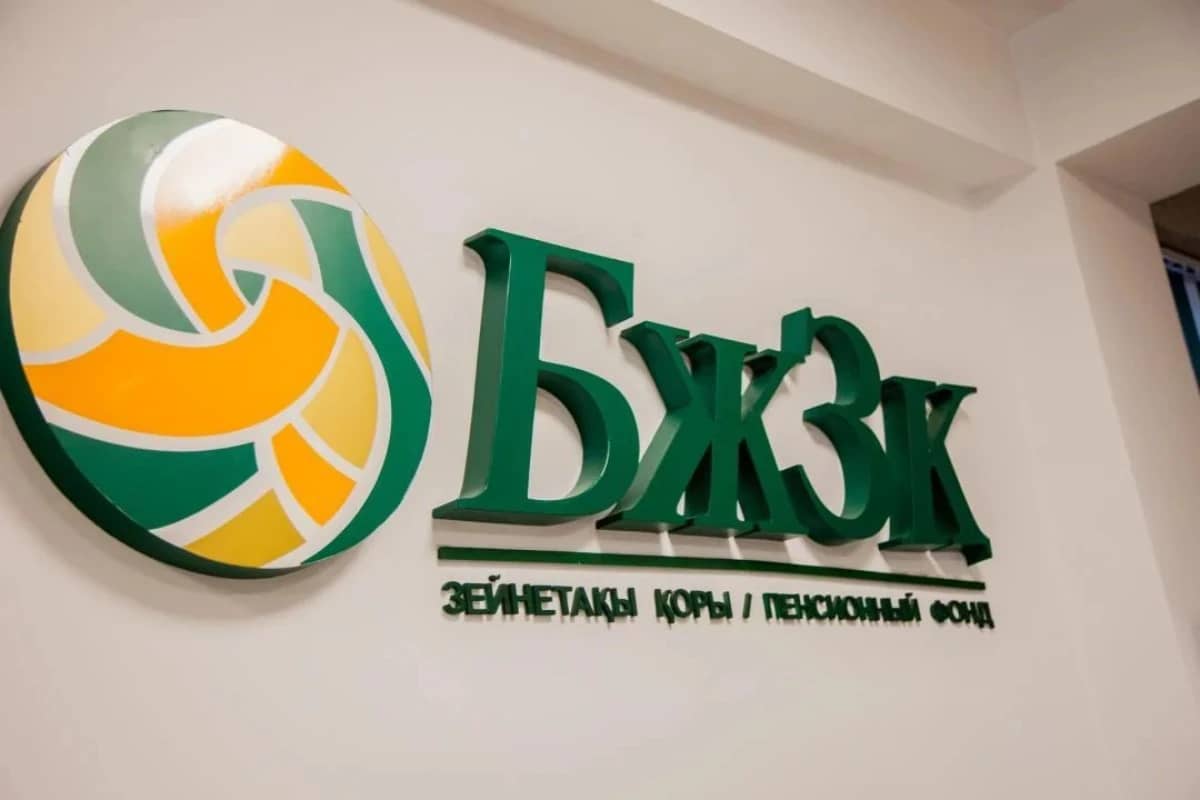 Зейнетақы шегі тағы өседі: Қазақстандықтарға енді жинақты пайдалану қиындай түспек