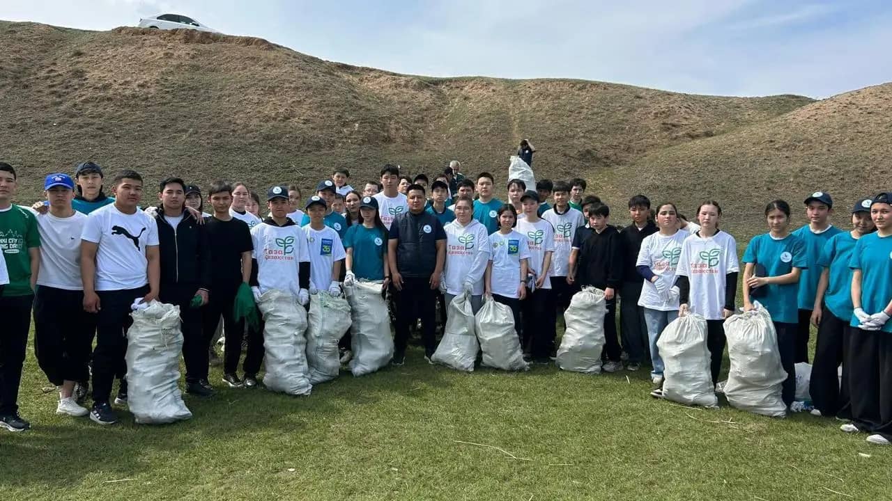 "Clean Coast": Volunteers of Karaganda Region Clean the Bank of Nura and Change Attitude to Ecology