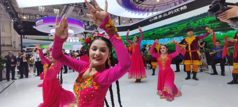 Фоторепортаж с Кашгарской ярмарки: технологии будущего, новые инвестиции и колорит культур