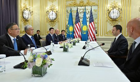 Президент Казахстана Касым-Жомарт Токаев на встрече с Джаредом Коэном из Goldman Sachs — обсуждение цифровизации финансовой экосистемы Казахстана.