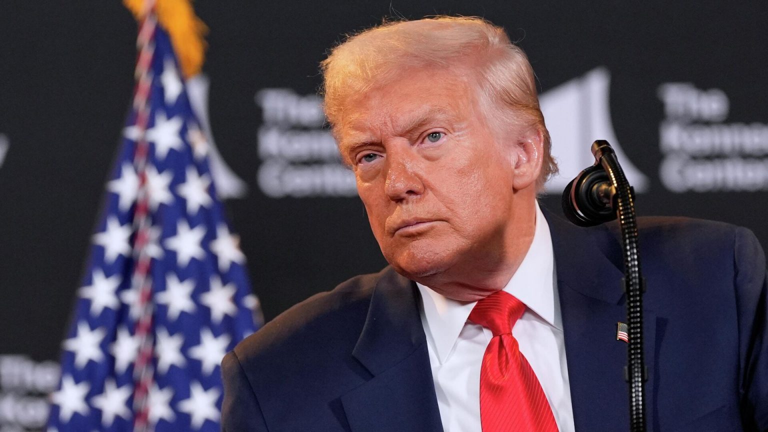 Дональд Трамп аутизм дертіне дауа тапты