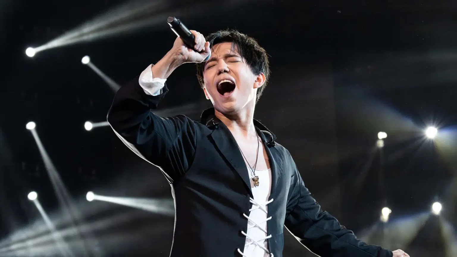 Шоу Димаша Кудайбергена представит туристический потенциал Казахстана