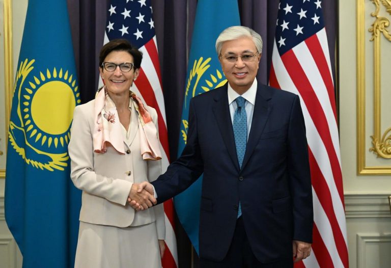 Тоқаев инвесторларды Қазақстанға қалай тартып жатыр?