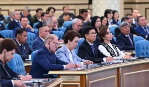 «Келеңсіз оқиғаларды жиі көруге болады»: Тоқаев қоғамдық орындарда айқай-шу шығарып, балағат сөз айтатын әйелдерді сынады