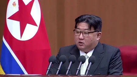 Ким Чен Ын на заседании парламента Северной Кореи обсуждает перспективы диалога с США.