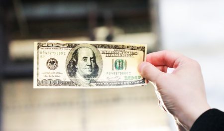 Курс доллара в Казахстане установил новый рекорд — 550 тенге