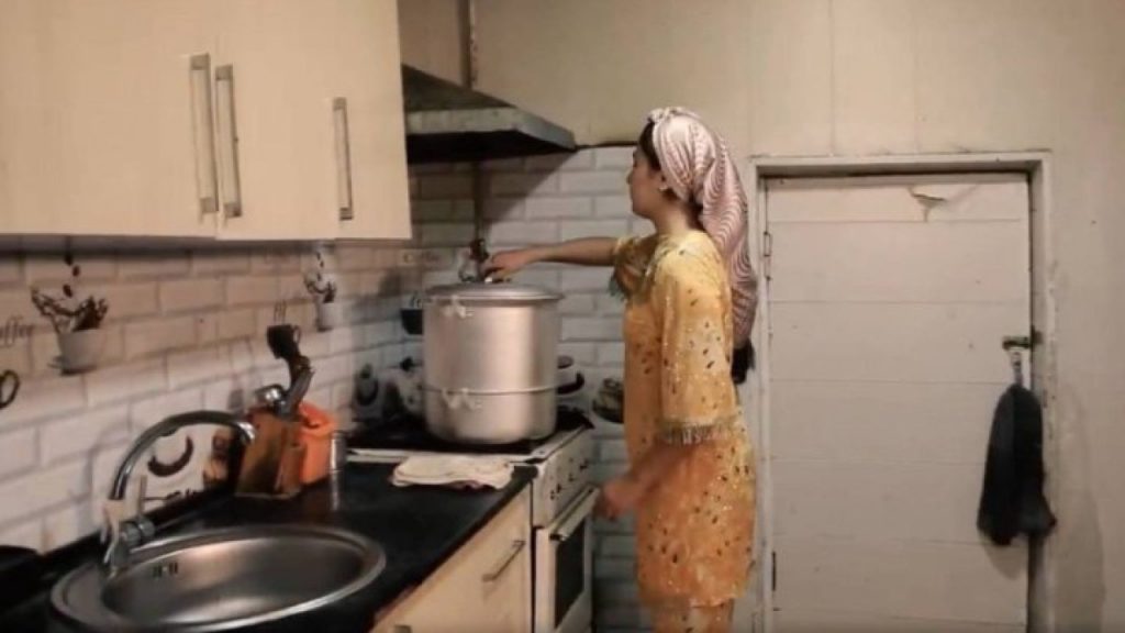 Отбасындағы ойран:  Енесін өлтірген келін етінен манты жасап, оны көршілеріне таратқан