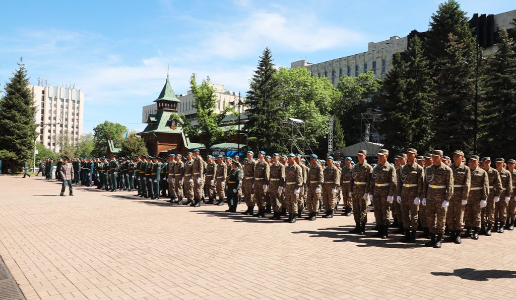 Әскер орнына ақша: Әскери билетті заңды түрде сатып алу жолдары