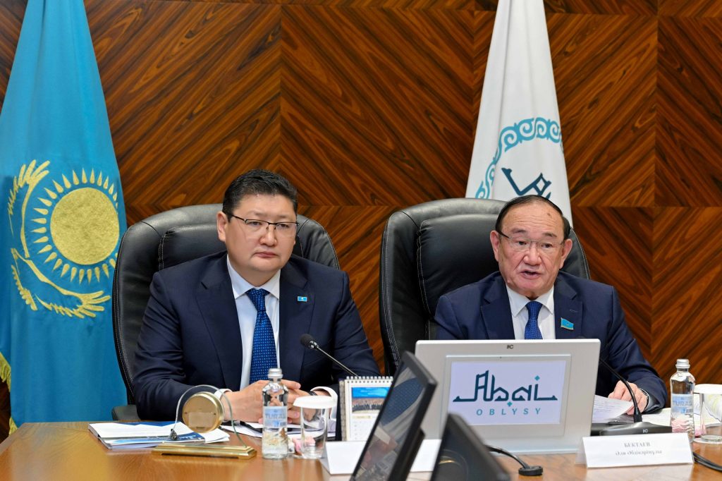 Абай облысында агроөнеркәсіптік кешенді және ауылдарды дамытудың өзекті мәселелері талқыланды