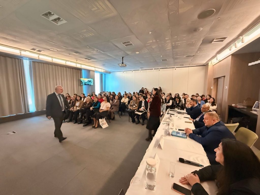 Teacher’s Summit-2025: Қазақстандық мұғалімдерге цифрлық дәуірге бейімделудің жолдары таныстырылды