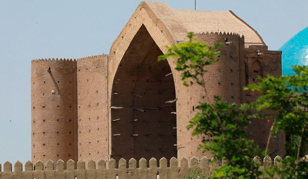 Жастар және діни экстремизм: Жат ағымдардың ұлттық қауіпсіздікке қатері және оның алдын алудағы мемлекеттік стратегиялар мен ақпараттық жұмыс