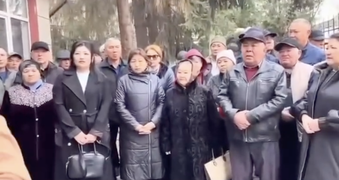 «Хуторлықтардың кезекті қулығы»: Қылмыс жасаумен аты шыққан Хасанның туыстары билікті бопсалауға көшті