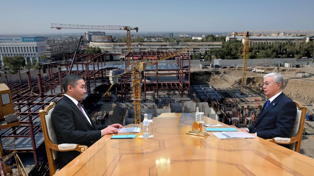 Qazaq Stroy-дың 75 миллиардтық жобасы: Халыққа кітапхана керек пе, әлде баспана ма?