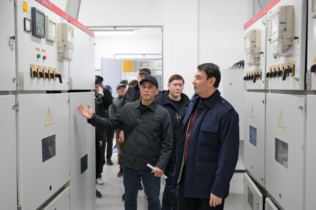 Алматы қаласының әкімі Дархан Сатыбалды «Тұздыбастау» қосалқы станциясының құрылысын тексерді