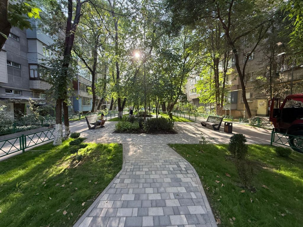 726 ұсыныстан 45 жоба: Алмалы ауданында тұрғындардың қатысуымен абаттандыру жұмыстары аяқталды