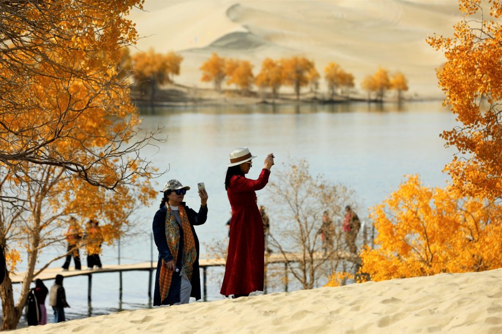 Евфратские тополя в Синьцзяне вступили в лучший сезон для любования (ФОТОРЕПОРТАЖ)