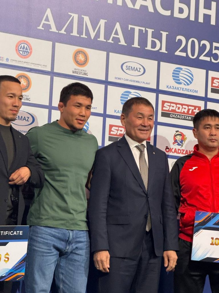 Квартира чемпиону мира, сенсации и победы: В Алматы стартовал чемпионат Казахстана по борьбе